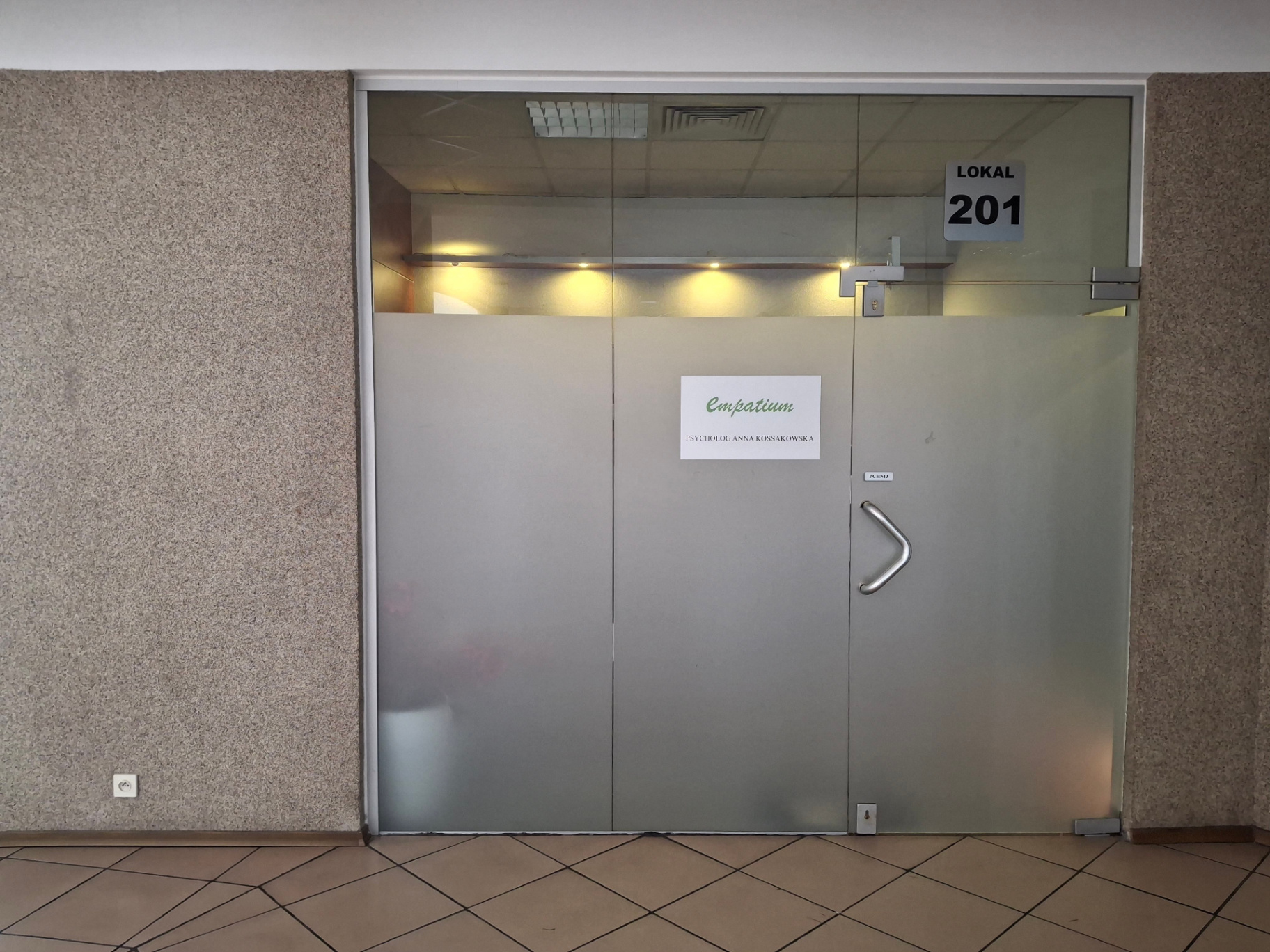Wejście do gabinetu — lokal 201