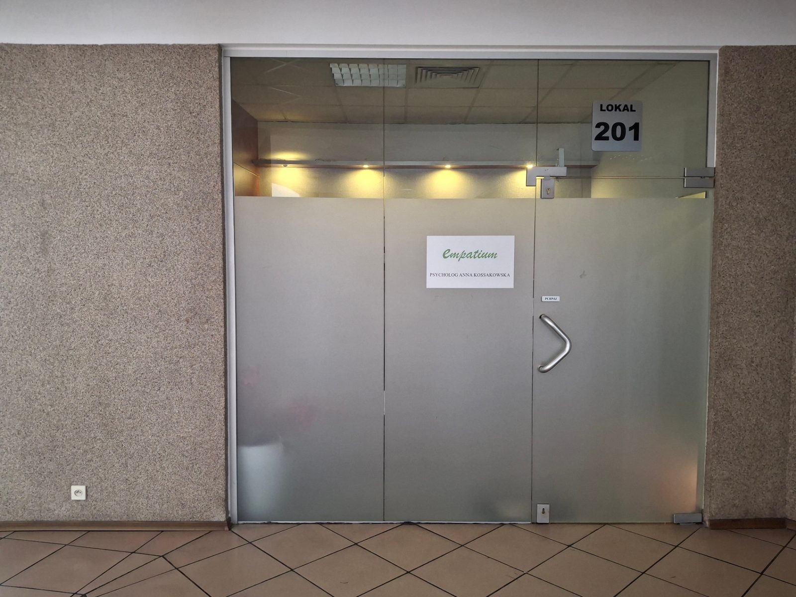 Wejście do gabinetu — lokal 201